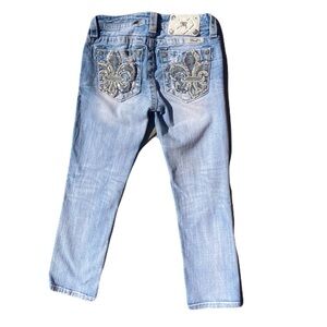 Miss Me Crops Light Wash Size 26